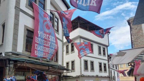 TRABZON ŽIVI ZA FUDBAL: Ceo grad u bojama kluba (FOTO) TRABZON ŽIVI ZA FUDBAL: Ceo grad u bojama kluba (FOTO)