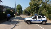 ТУКЛИ ГА ЗБОГ ДУГОВАЊА: Током обрачуна дошло до пуцњаве, одузети пиштољи ТУКЛИ ГА ЗБОГ ДУГОВАЊА: Током обрачуна дошло до пуцњаве, одузети пиштољи