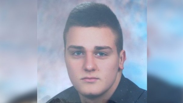РОДИТЕЉИ СУ МУ ЗНАЛИ ДА ВОЗИ БЕЗ ДОЗВОЛЕ: Мајка настрадалог Вукашина (17) о погибији сина – Крива је и Страхињина породица РОДИТЕЉИ СУ МУ ЗНАЛИ ДА ВОЗИ БЕЗ ДОЗВОЛЕ: Мајка настрадалог Вукашина (17) о погибији сина – Крива је и Страхињина породица