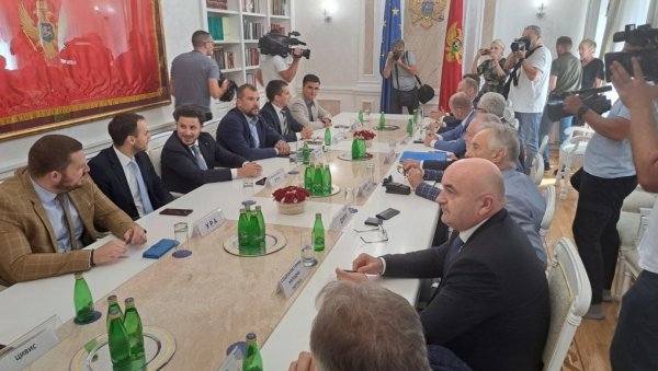 ЛЕКИЋ ОСТАЈЕ ПРЕДЛОГ ЗА МАНДАТАРА: Настављен састанак парламентарне већине ЛЕКИЋ ОСТАЈЕ ПРЕДЛОГ ЗА МАНДАТАРА: Настављен састанак парламентарне већине