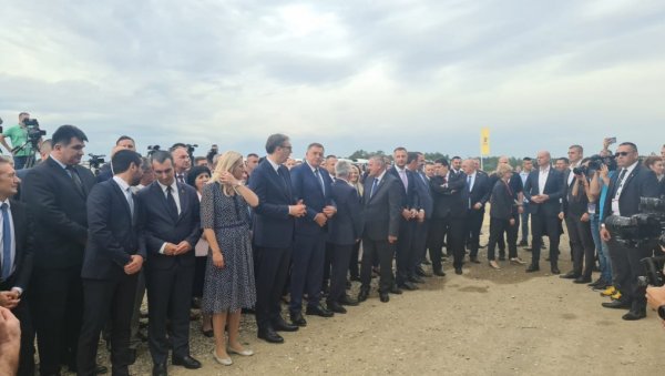 ОД БЕОГРАДА ДО БИЈЕЉИНЕ ЗА САТ ВРЕМЕНА: Србија са 100 милиона евра финансирала ауто-пут ОД БЕОГРАДА ДО БИЈЕЉИНЕ ЗА САТ ВРЕМЕНА: Србија са 100 милиона евра финансирала ауто-пут