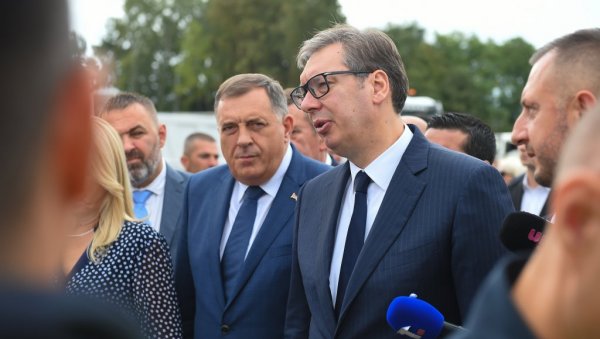 НА СВОЈЕ И МЕЂУ СВОЈЕ: Додик пожелео добродошлицу Вучићу и затражио сагласност за назив пута (ФОТО) НА СВОЈЕ И МЕЂУ СВОЈЕ: Додик пожелео добродошлицу Вучићу и затражио сагласност за назив пута (ФОТО)