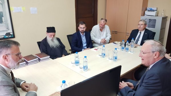 СПРЕЧИТИ ФАЛСИФИКОВАЊЕ ИСТИНЕ: Ефраим Зуроф у Музеју жртава геноцида СПРЕЧИТИ ФАЛСИФИКОВАЊЕ ИСТИНЕ: Ефраим Зуроф у Музеју жртава геноцида