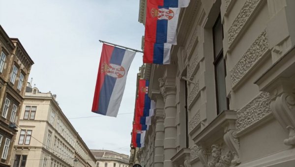 ИСТОРИЈСКА ТРИБИНА: У Сомбору, поводом Дана српског јединства, слободе и националне заставе ИСТОРИЈСКА ТРИБИНА: У Сомбору, поводом Дана српског јединства, слободе и националне заставе