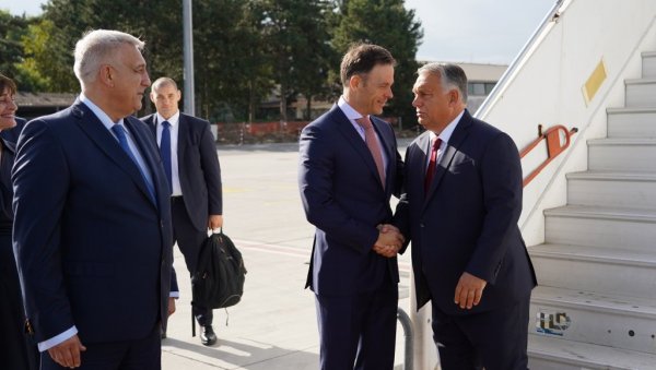 ОРБАН СТИГАО У СРБИЈУ: На аеродрому га дочекао министар Синиша Мали (ФОТО) ОРБАН СТИГАО У СРБИЈУ: На аеродрому га дочекао министар Синиша Мали (ФОТО)