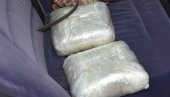 УХАПШЕНИ ДИЛЕРИ: Полиција пронашла торбу у којој су била два пакета дроге УХАПШЕНИ ДИЛЕРИ: Полиција пронашла торбу у којој су била два пакета дроге