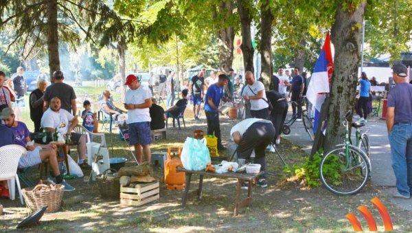 ДАНИ СЕЛА УЗ СЛИКАРЕ И БОСАНСКИ ЛОНАЦ: Традиционална манифестација у селу Крајишник ДАНИ СЕЛА УЗ СЛИКАРЕ И БОСАНСКИ ЛОНАЦ: Традиционална манифестација у селу Крајишник