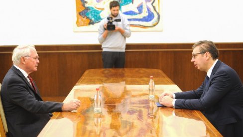 HIL PRIZNAO VUČIĆU DA AMERIKA NAORUŽAVA PRIŠTINU: Predsednik Srbije - Ovo je veliko razočaranje HIL PRIZNAO VUČIĆU DA AMERIKA NAORUŽAVA PRIŠTINU: Predsednik Srbije - Ovo je veliko razočaranje