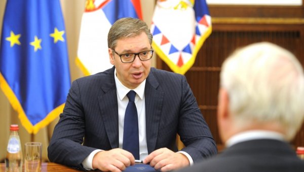 ВУЧИЋ СЕ САСТАО СА ХИЛОМ: О актуелним темама и посети Њујорку са америчким амбасадором (ФОТО) ВУЧИЋ СЕ САСТАО СА ХИЛОМ: О актуелним темама и посети Њујорку са америчким амбасадором (ФОТО)