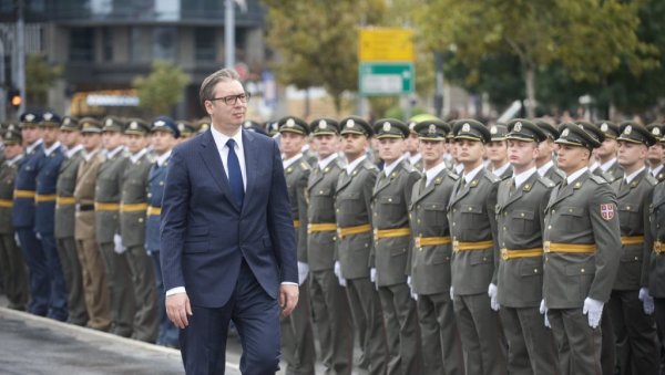 ВУЧИЋЕВА ПОРУКА МЛАДИМ ОФИЦИРИМА: Ваш животни стандард биће на највишем нивоу - Србија своју војску воли, Србија о својој војсци пева (ФОТО) ВУЧИЋЕВА ПОРУКА МЛАДИМ ОФИЦИРИМА: Ваш животни стандард биће на највишем нивоу - Србија своју војску воли, Србија о својој војсци пева (ФОТО)