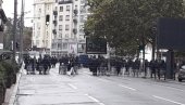 NAŠLI MU SEKIRICU, NOŽ I DIMNE BOMBE: U Beogradu uhapšen Nišlija zbog napada na policajca