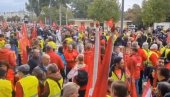 БЕЧ СЕ ДИГАО НА НОГЕ: Хиљаде људи на улицама против високих цена (ВИДЕО) БЕЧ СЕ ДИГАО НА НОГЕ: Хиљаде људи на улицама против високих цена (ВИДЕО)