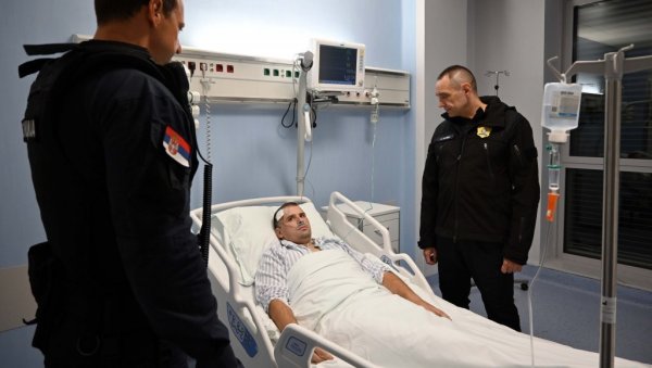 ПОКАЗАЛИ ДА СЕ НЕ ПЛАШЕ НИ ХУЛИГАНА НИ ПРИТИСАКА: Ово су повређени полицајци (ФОТО) ПОКАЗАЛИ ДА СЕ НЕ ПЛАШЕ НИ ХУЛИГАНА НИ ПРИТИСАКА: Ово су повређени полицајци (ФОТО)