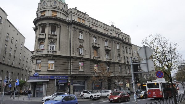РАДОВИ МЕЊАЈУ ТРАСУ ГРАДСКОГ ПРЕВОЗА: Мајстори у Булевару деспота Стефана до 30. септембра РАДОВИ МЕЊАЈУ ТРАСУ ГРАДСКОГ ПРЕВОЗА: Мајстори у Булевару деспота Стефана до 30. септембра