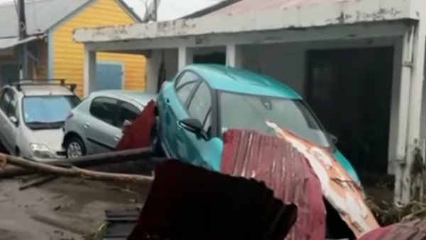 ОЛУЈА ФИОНА ДАНАС ПОСТАЈЕ УРАГАН: Погодиће Доминиканску Републику и Карипска острва (ВИДЕО) ОЛУЈА ФИОНА ДАНАС ПОСТАЈЕ УРАГАН: Погодиће Доминиканску Републику и Карипска острва (ВИДЕО)