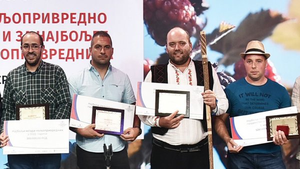 У МАРТИНЦИМА НАЈБОЉЕ ИМАЊЕ: Изабрани најуспешнији млади пољопривредник и газдинство у Србији за 2022. У МАРТИНЦИМА НАЈБОЉЕ ИМАЊЕ: Изабрани најуспешнији млади пољопривредник и газдинство у Србији за 2022.