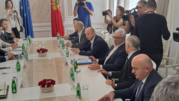 ИСТИЧЕ РОК ЗА ПРЕДЛОГ НОВОГ МАНДАТАРА: Понуђено 13 министарских места, чека се одговор УРА ИСТИЧЕ РОК ЗА ПРЕДЛОГ НОВОГ МАНДАТАРА: Понуђено 13 министарских места, чека се одговор УРА