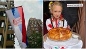 СРПСКА ЗАСТАВА, НАРОДНА НОШЊА, ПОГАЧА И СО У ЊУЈОРКУ: Председник Вучић поставио слике из Америке (ФОТО) СРПСКА ЗАСТАВА, НАРОДНА НОШЊА, ПОГАЧА И СО У ЊУЈОРКУ: Председник Вучић поставио слике из Америке (ФОТО)