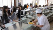 DRAMA MEĐU STUDENTIMA – DESETINE OTROVANE HRANOM IZ MENZE: Studenti opisivali svoje muke, Hitna pomoć imala pune ruke posla DRAMA MEĐU STUDENTIMA – DESETINE OTROVANE HRANOM IZ MENZE: Studenti opisivali svoje muke, Hitna pomoć imala pune ruke posla