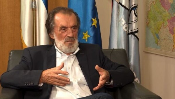 СРАМАН НАСТУП ВУКА ДРАШКОВИЋА: На Миловој телевизији вређао СПЦ и патријарха Порфирија СРАМАН НАСТУП ВУКА ДРАШКОВИЋА: На Миловој телевизији вређао СПЦ и патријарха Порфирија
