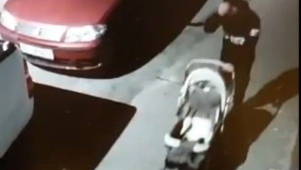 ГОРЕ МРЕЖЕ Овај душу нема: У три ујутру нечијем детету украо колица на Булевару краља Александра (ВИДЕО) ГОРЕ МРЕЖЕ Овај душу нема: У три ујутру нечијем детету украо колица на Булевару краља Александра (ВИДЕО)