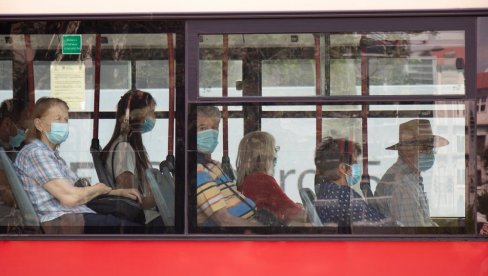 LJUDI SU SE GUŠILI, A ONI SU POBEGLI Žena iz autobusa 74 otkriva za Novosti kako su srednjoškolci napali ljude biber sprejom