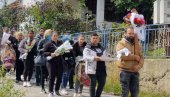 NASTRADALA BRAĆA TRUBAČI ZAJEDNO ISPRAĆENI UZ POSMRTNI MARŠ: Dve tužne povorke sastale su se u jednu (FOTO/VIDEO) NASTRADALA BRAĆA TRUBAČI ZAJEDNO ISPRAĆENI UZ POSMRTNI MARŠ: Dve tužne povorke sastale su se u jednu (FOTO/VIDEO)