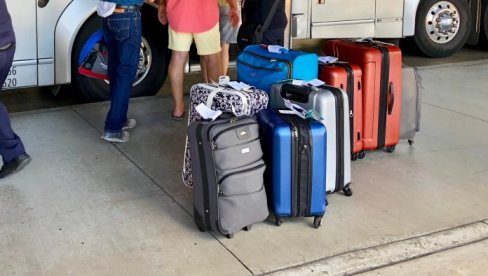 HAOS NA AUTO-PUTU: Srbi se vraćali sa letovanja, vozač naglo zakočio - izbila neviđena svađa HAOS NA AUTO-PUTU: Srbi se vraćali sa letovanja, vozač naglo zakočio - izbila neviđena svađa