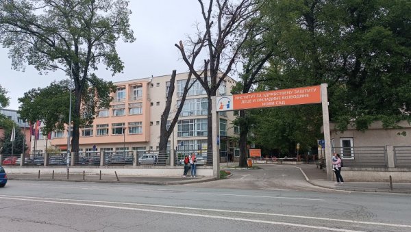 САЛМОНЕЛА У СОКУ И СЛАДОЛЕДУ? Испитују се узроци тровања тридесеторо деце у Ћуприји, и петоро који су били у аква-парку у Бачком Петровцу САЛМОНЕЛА У СОКУ И СЛАДОЛЕДУ? Испитују се узроци тровања тридесеторо деце у Ћуприји, и петоро који су били у аква-парку у Бачком Петровцу