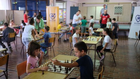НАЈБОЉИ МЛАДИ ШАХИСТИ У СУРЧИНУ: Овде стасају бројни шампиони НАЈБОЉИ МЛАДИ ШАХИСТИ У СУРЧИНУ: Овде стасају бројни шампиони
