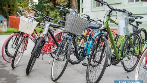 KO KUPI BICIKLU DO SUBOTE, DOBIĆE PO 10.000 DINARA: U ovom gradu pokrenuli neobičnu akciju KO KUPI BICIKLU DO SUBOTE, DOBIĆE PO 10.000 DINARA: U ovom gradu pokrenuli neobičnu akciju