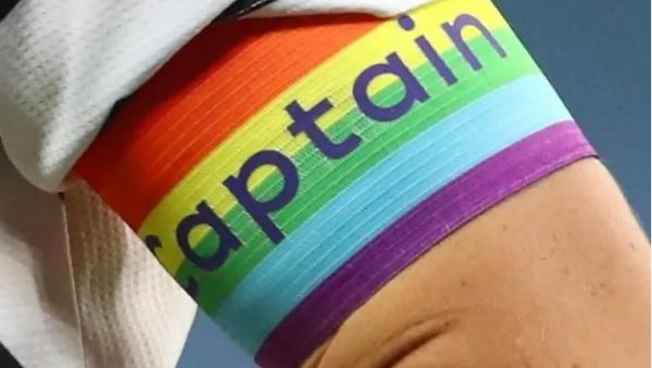 СРБИ НЕЋЕ НОСИТИ ТРАКУ ДУГИНИХ БОЈА: Огласили се из Фудбалског савеза Србије: То питање је за наше друштво веома осетљиво и непотребно СРБИ НЕЋЕ НОСИТИ ТРАКУ ДУГИНИХ БОЈА: Огласили се из Фудбалског савеза Србије: То питање је за наше друштво веома осетљиво и непотребно