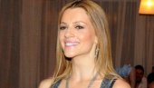 ПРВО ЛЕТОВАЊЕ СА ЋЕРКОМ: Наследница Јелене Костов побрала све симпатије ПРВО ЛЕТОВАЊЕ СА ЋЕРКОМ: Наследница Јелене Костов побрала све симпатије