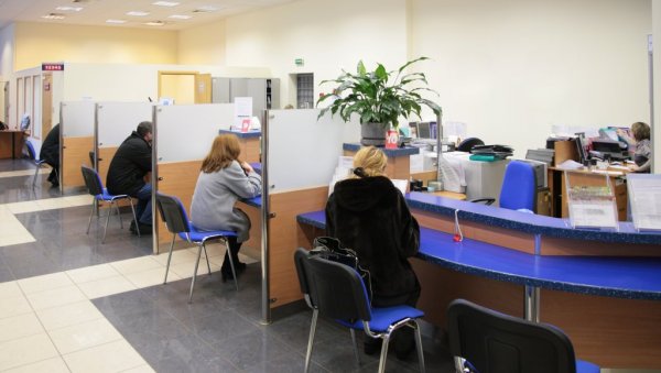 ФИКСНА КАМАТА СПАС ОД СКУПЉИХ КРЕДИТА: Банкари предлажу рефинансирање позајмица и излазак из промењивих стопа ФИКСНА КАМАТА СПАС ОД СКУПЉИХ КРЕДИТА: Банкари предлажу рефинансирање позајмица и излазак из промењивих стопа