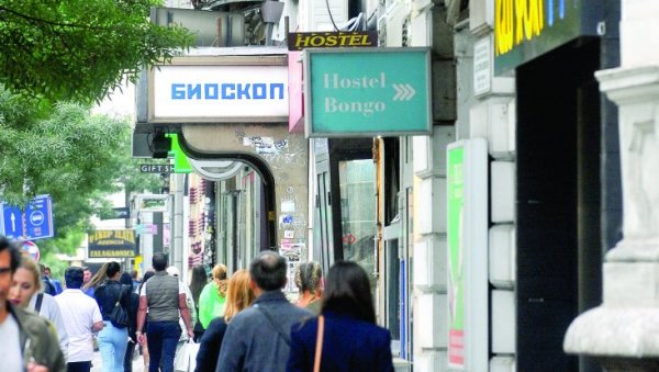 ЗА РЕКЛАМУ НА БАНДЕРИ 5.000 ДИНАРА: Од почетка године 751 прекршајни налог због неадекватног оглашавања ЗА РЕКЛАМУ НА БАНДЕРИ 5.000 ДИНАРА: Од почетка године 751 прекршајни налог због неадекватног оглашавања