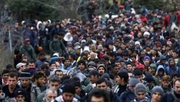СПРЕМА СЕ МАСОВНИ УПАД НА ГРЧКУ ГРАНИЦУ: Око 100 000 миграната окупило се у Једрену (ФОТО) СПРЕМА СЕ МАСОВНИ УПАД НА ГРЧКУ ГРАНИЦУ: Око 100 000 миграната окупило се у Једрену (ФОТО)