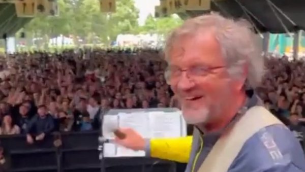 БОГОТА КЛИЧЕ ЕМИРУ: Кустурица и The No Smoking Orchestra на јужноамеричкој турнеји (ВИДЕО) БОГОТА КЛИЧЕ ЕМИРУ: Кустурица и The No Smoking Orchestra на јужноамеричкој турнеји (ВИДЕО)