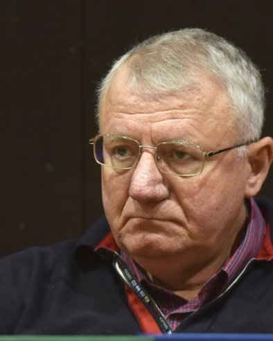 НЕ СМЕМО ИМ ПРУЖИТИ ШАНСУ Шешељ упозорава на зло које прети Србији