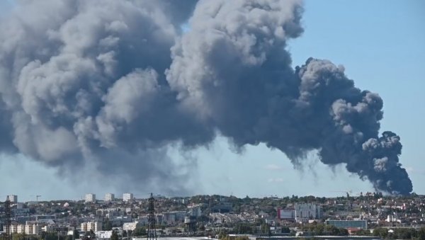 СТРАВИЧАН ПОЖАР У ПАРИЗУ: Гори највећа пијаца на свету (ВИДЕО) СТРАВИЧАН ПОЖАР У ПАРИЗУ: Гори највећа пијаца на свету (ВИДЕО)