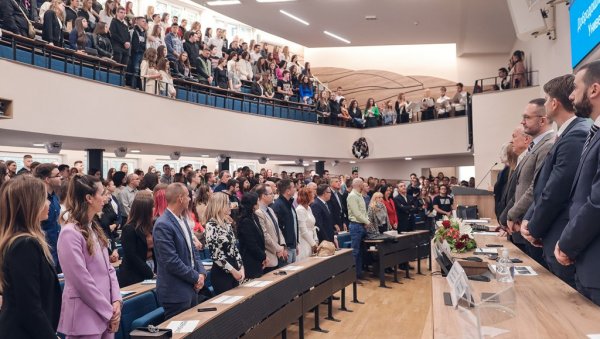 САМО ЈЕДНА СТИПЕНДИЈА ИЗ БУЏЕТА: Усаглашени критеријуми за доделу студентских стипендија САМО ЈЕДНА СТИПЕНДИЈА ИЗ БУЏЕТА: Усаглашени критеријуми за доделу студентских стипендија
