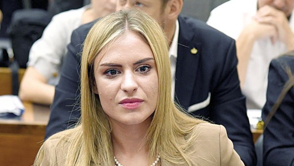 ЗАВЕТНИЦА ДОСТИГЛА МАРИНИКУ Милица Николић поручила - Ускоро ћеш да почнеш са нарицањем да су Срби геноцидан народ ЗАВЕТНИЦА ДОСТИГЛА МАРИНИКУ Милица Николић поручила - Ускоро ћеш да почнеш са нарицањем да су Срби геноцидан народ