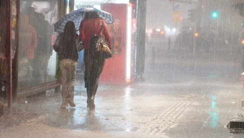 HITNO UPOZORENJE RHMZ: U narednih sat vremena snažno nevreme sa gradom pogodiće ove delove Srbije (FOTO)