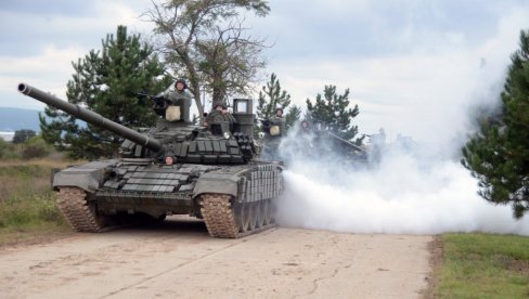 OBUKA U SLIKAMA: Kako izgleda taktičko uvežbavanja tenkista Kopnene vojske (FOTO) OBUKA U SLIKAMA: Kako izgleda taktičko uvežbavanja tenkista Kopnene vojske (FOTO)