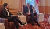 VAŽAN SASTANAK U TOKIJU: Ana Brnabić razgovarala sa premijerom Singapura (FOTO) VAŽAN SASTANAK U TOKIJU: Ana Brnabić razgovarala sa premijerom Singapura (FOTO)