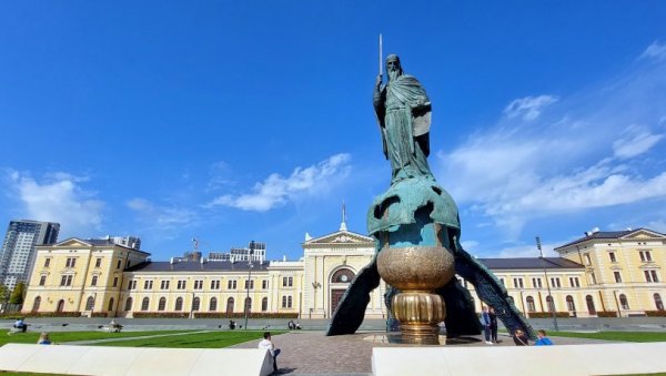 СЕЋАЊЕ НА ЖРТВЕ РАТА И УМЕТНИКЕ: Претходних година у Београду су подигнута многобројна обележја посвећена значајним личностима СЕЋАЊЕ НА ЖРТВЕ РАТА И УМЕТНИКЕ: Претходних година у Београду су подигнута многобројна обележја посвећена значајним личностима