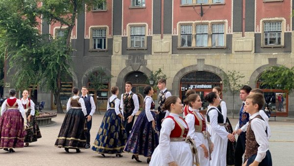 СРПСКО КОЛО У СУБОТИЦИ: Завршено снимање дела серијала од 10 епизода СРПСКО КОЛО У СУБОТИЦИ: Завршено снимање дела серијала од 10 епизода