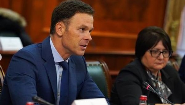 СТРАНИ ИНВЕСТИТОРИ НАСТАВЉАЈУ ДА УЛАЖУ У СРБИЈУ Министар Мали објавио - Одржан састанак са француском пословном делегацијом МЕДЕФ (ФОТО) СТРАНИ ИНВЕСТИТОРИ НАСТАВЉАЈУ ДА УЛАЖУ У СРБИЈУ Министар Мали објавио - Одржан састанак са француском пословном делегацијом МЕДЕФ (ФОТО)