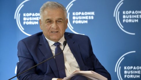 SASLUŠAN NAPADAČ NA DIREKTORA ZAVODA ZA STATISTIKU: Gurnuo ga na izlasku iz zgrade SASLUŠAN NAPADAČ NA DIREKTORA ZAVODA ZA STATISTIKU: Gurnuo ga na izlasku iz zgrade