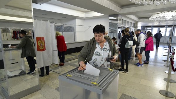 КИЈЕВ ИХ НИЈЕ МОГАО ПРЕПЛАШИТИ: Рат ће се наставити и после припајања Донбаса, Херсона и Запорожја Русији КИЈЕВ ИХ НИЈЕ МОГАО ПРЕПЛАШИТИ: Рат ће се наставити и после припајања Донбаса, Херсона и Запорожја Русији