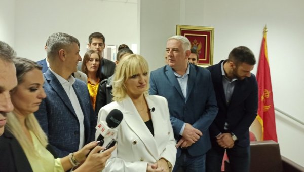 ДЕМОКРАТСКИ ФРОНТ СПРЕМАН ДА ПОБЕДИ У ПОДГОРИЦИ: Време је да се посветимо новој будућности ДЕМОКРАТСКИ ФРОНТ СПРЕМАН ДА ПОБЕДИ У ПОДГОРИЦИ: Време је да се посветимо новој будућности